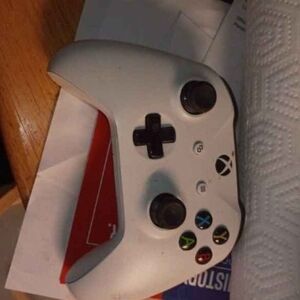 Xbox White Wireless Controller